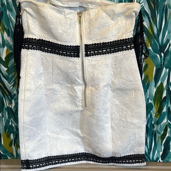 Elegant Embroidered Black and White Strapless Dress - Picture 6 of 10